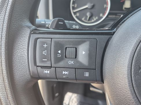 Certified 2023 Nissan Rogue SV FWD image 30