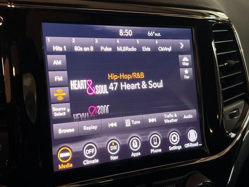 Certified 2022 Jeep Grand Cherokee Limited w/ Tech Group image 17