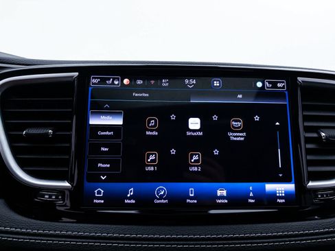 Used 2023 Chrysler Pacifica Limited w/ Uconnect Theater Family Group FWD image 31