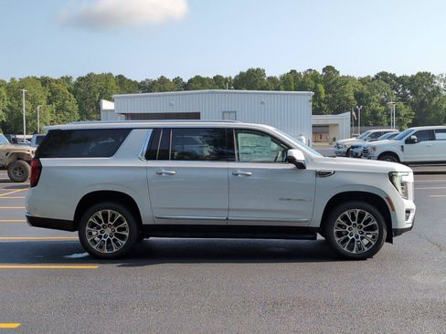 New 2026 GMC Yukon XL Denali w/ Advanced Technology Package RWD image 8