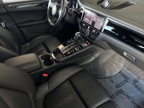 Used 2024 Porsche Macan image 16
