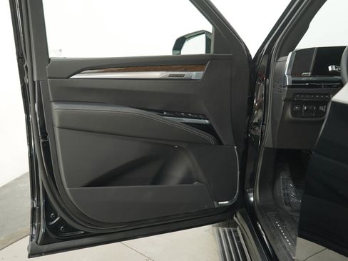 Used 2025 Cadillac Escalade Sport Platinum AWD/4WD image 19