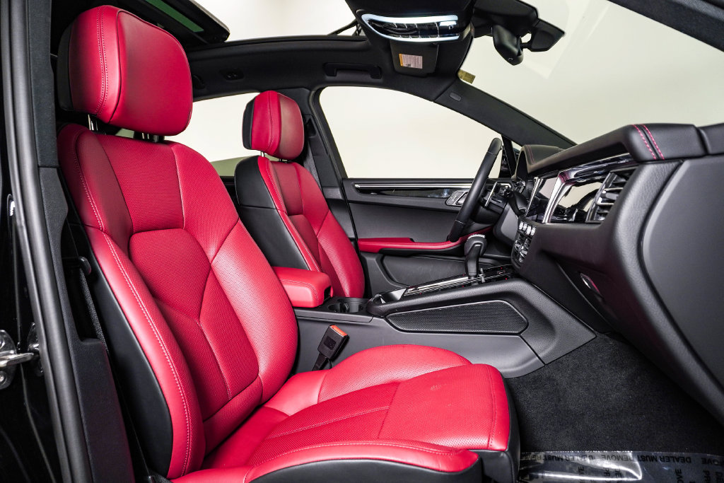 Certified 2026 Porsche Macan AWD/4WD image 15