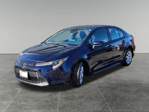 Certified 2022 Toyota Corolla LE image 3