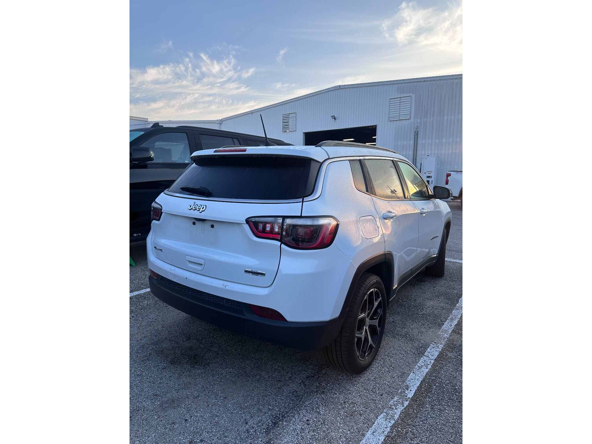 Used 2024 Jeep Compass Latitude AWD/4WD image 2