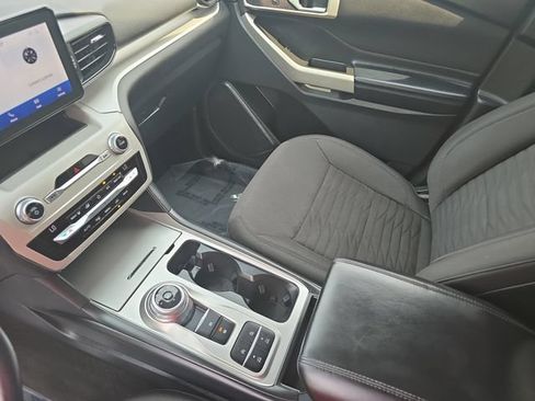 Used 2020 Ford Explorer XLT RWD image 25