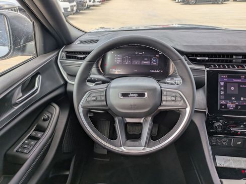 New 2025 Jeep Grand Cherokee L Laredo w/ Luxury Tech Group I RWD image 19