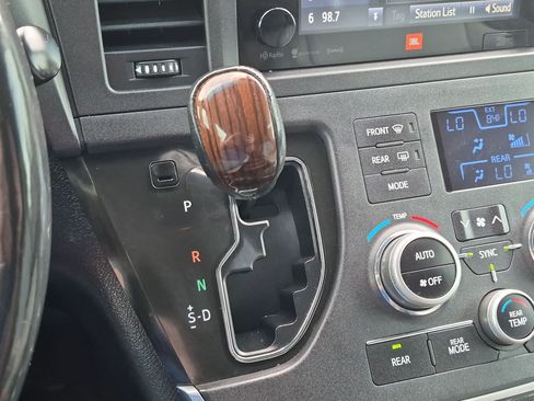 Used 2017 Toyota Sienna Limited AWD/4WD image 23