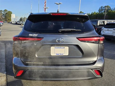 Used 2023 Toyota Highlander LE image 9