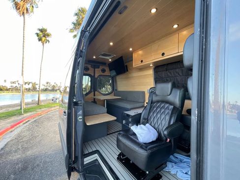 Used 2021 Mercedes-Benz Sprinter 2500 image 28