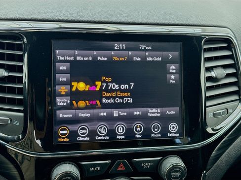 Used 2020 Jeep Grand Cherokee Altitude image 11