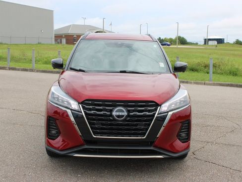 Used 2023 Nissan Kicks SR w/ SR Premium Package FWD image 4