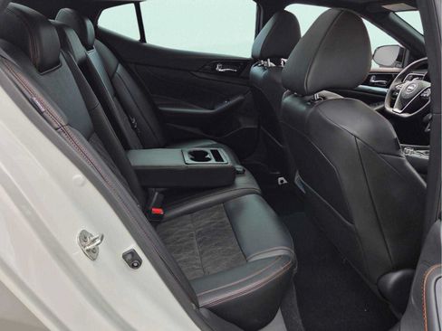 Used 2023 Nissan Maxima SR w/ Sport Mat Group FWD image 16