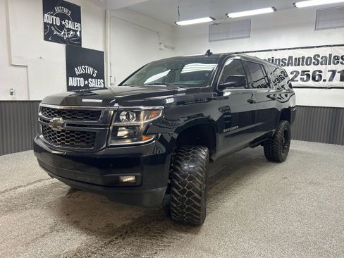 Used 2016 Chevrolet Suburban LT w/ Luxury Package image 3