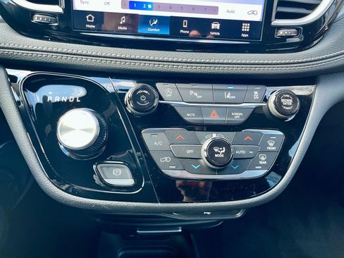 New 2026 Chrysler Pacifica Select w/ S Appearance Package FWD image 29