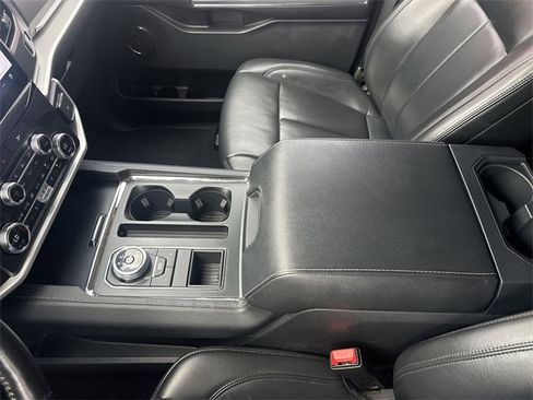 Used 2024 Ford Expedition XLT image 21