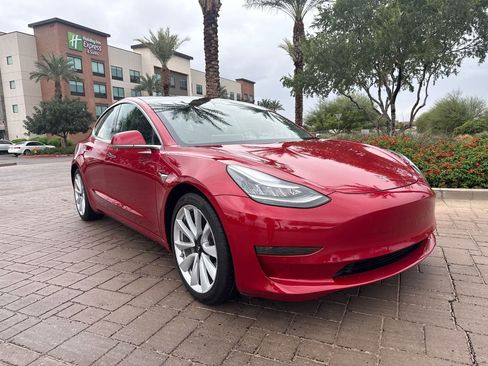 Used 2020 Tesla Model 3 Standard Range Plus image 1