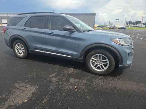 Used 2025 Ford Explorer Active RWD image 19