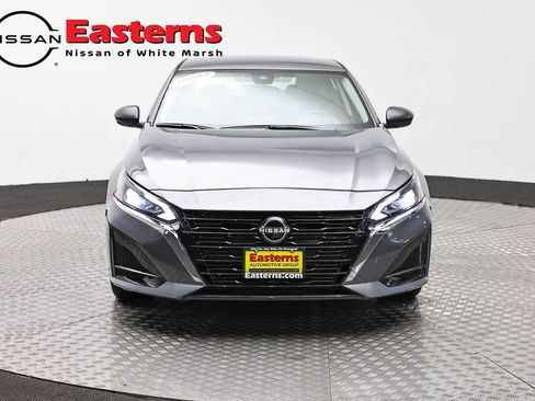 Used 2024 Nissan Altima 2.5 SV AWD/4WD image 2