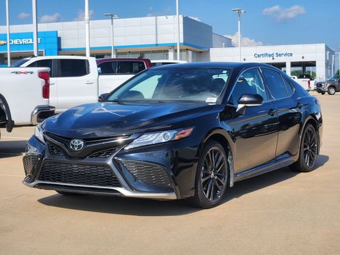 Used 2024 Toyota Camry XSE FWD image 3