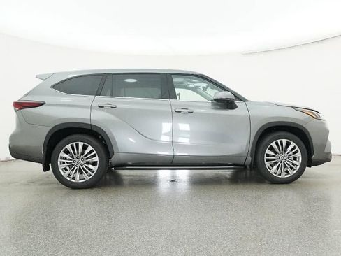 New 2026 Toyota Highlander Platinum image 27