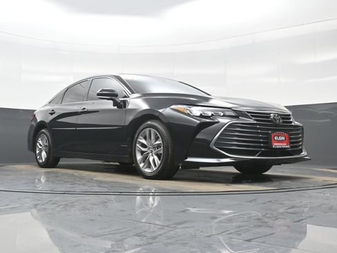 Used 2019 Toyota Avalon XLE image 27
