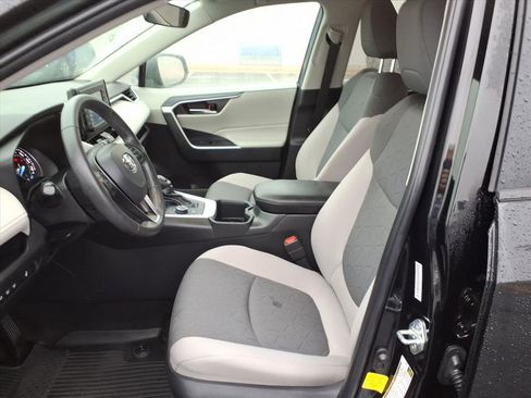 Used 2022 Toyota RAV4 XLE image 14