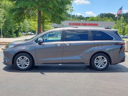 Used 2024 Toyota Sienna XLE w/ XLE Plus Package AWD/4WD image 10