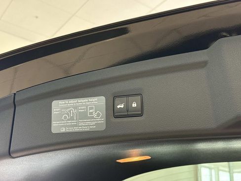 New 2025 INFINITI QX50 Luxe w/ Accent Package image 16