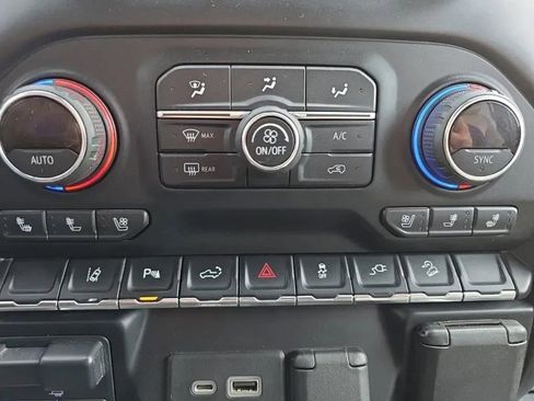 Used 2021 Chevrolet Silverado 2500 LTZ w/ LTZ Premium Package image 28