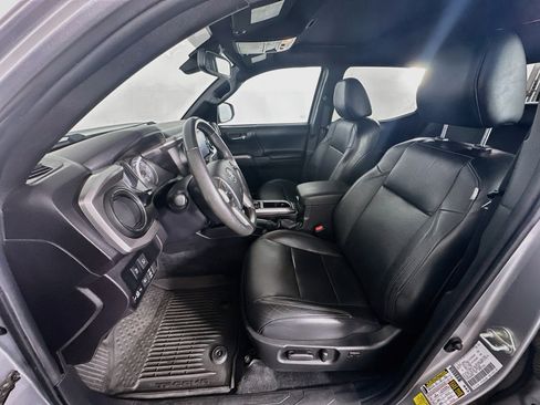 Used 2022 Toyota Tacoma Limited AWD/4WD image 13