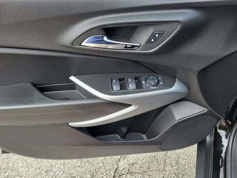 Used 2025 Chevrolet Trax RS w/ Driver Confidence Package image 17