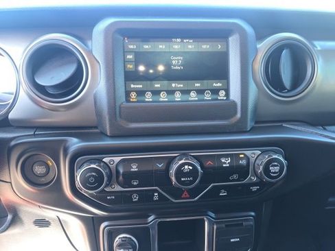 Used 2023 Jeep Gladiator Sport image 13