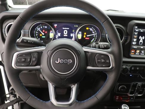 Used 2023 Jeep Wrangler Unlimited Rubicon 4xe w/ Cold Weather Group AWD/4WD image 18