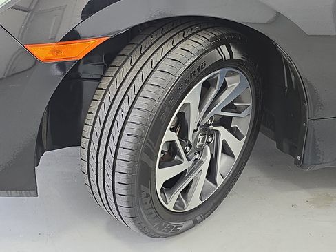 Used 2018 Honda Civic EX image 32