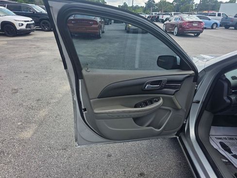 Used 2015 Chevrolet Malibu LT FWD image 6