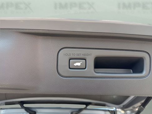 Used 2025 Honda Pilot Black Edition image 32