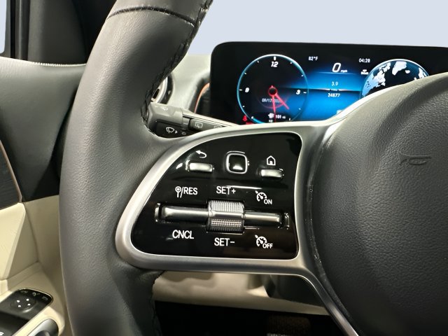 Used 2023 Mercedes-Benz GLB 250 4MATIC image 17