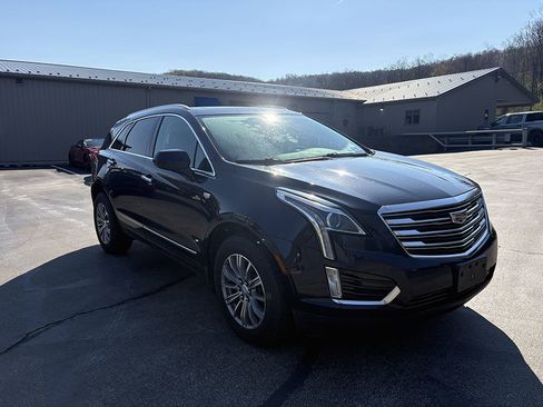 Used 2017 Cadillac XT5 Luxury image 2