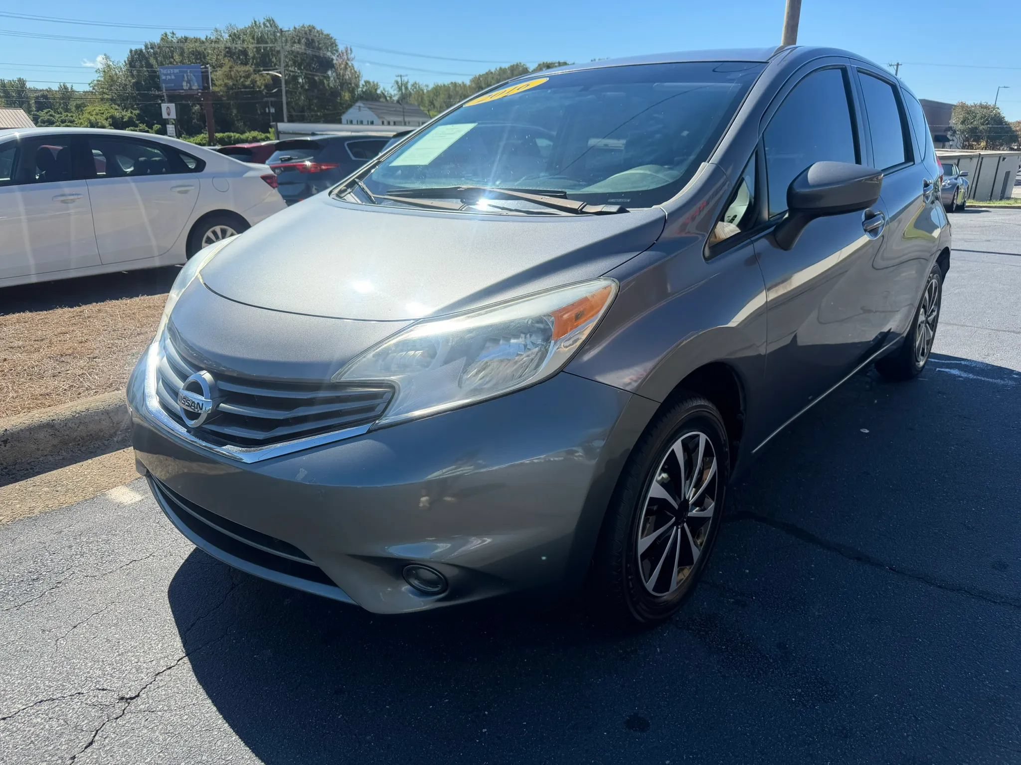 Used 2016 Nissan Versa Note SV FWD image 3