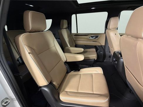 Used 2021 Chevrolet Suburban Premier w/ Premium Package RWD image 33