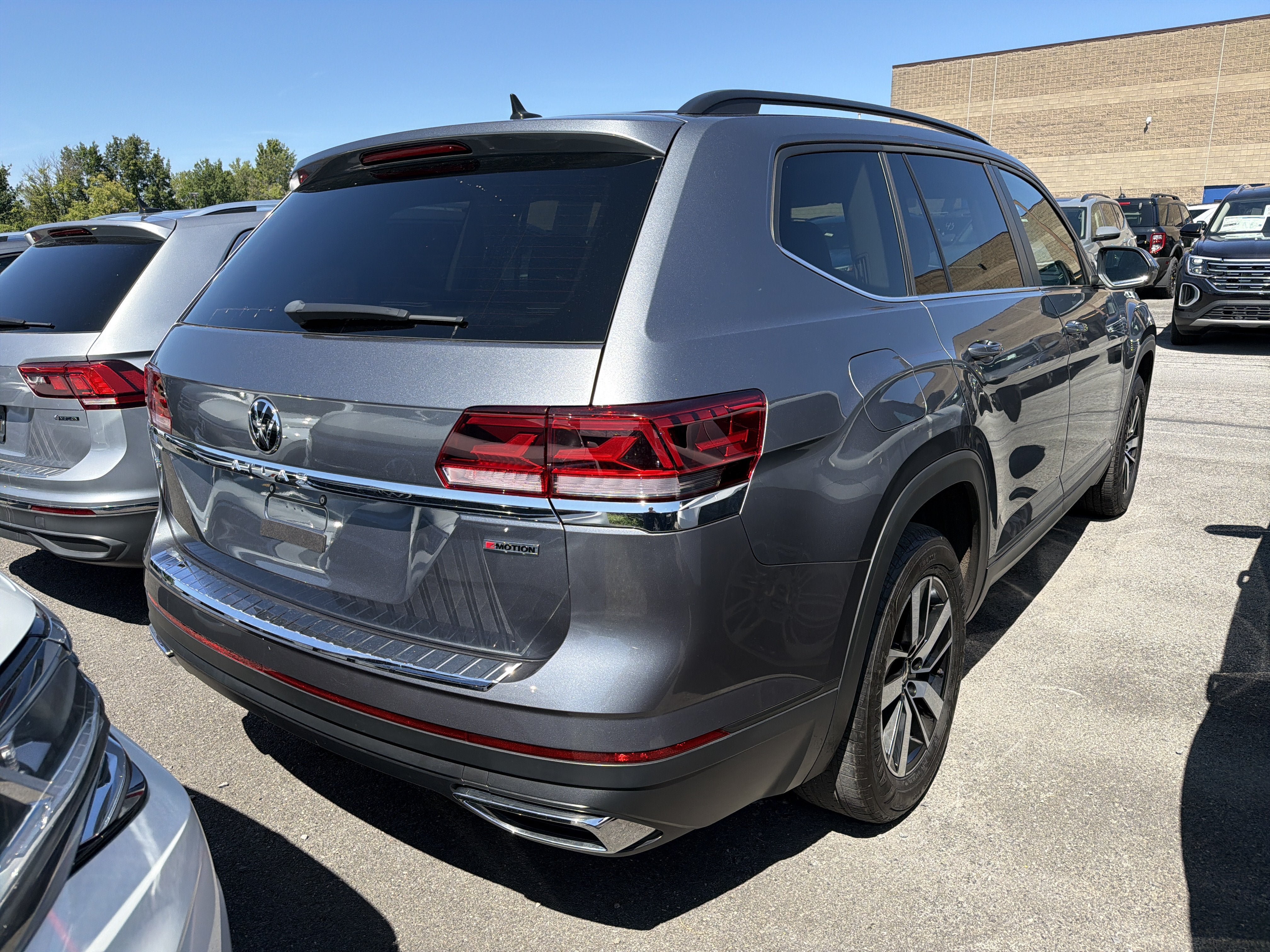Used 2022 Volkswagen Atlas SE AWD/4WD image 6