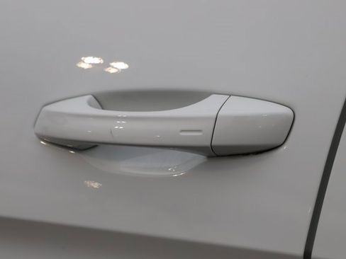 Used 2025 Volkswagen Atlas Cross Sport SE image 11