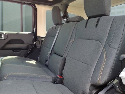 Used 2025 Jeep Wrangler Sahara image 13