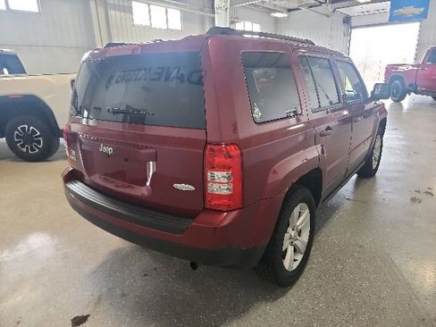 Used 2017 Jeep Patriot Latitude AWD/4WD image 5