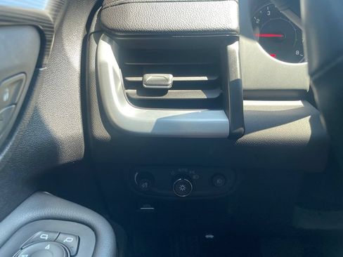 Used 2023 GMC Terrain SLT AWD/4WD image 12