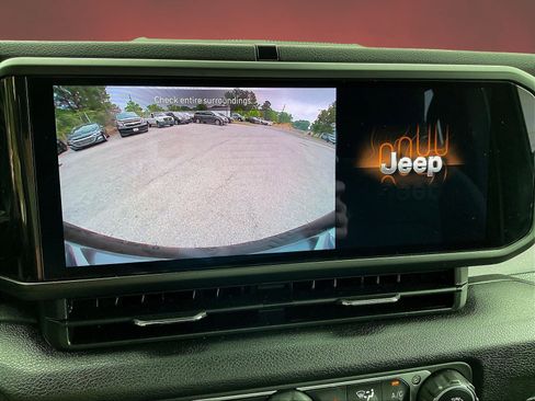Used 2025 Jeep Wrangler Unlimited Sport AWD/4WD image 14