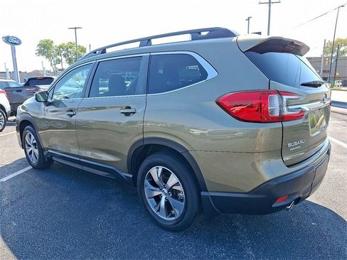 Used 2023 Subaru Ascent Premium w/ Convenience Package image 4