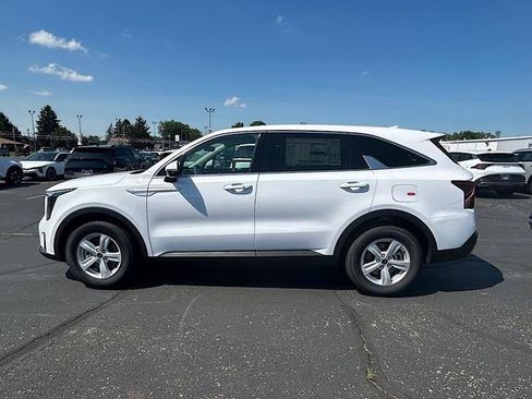 New 2025 Kia Sorento LX image 9