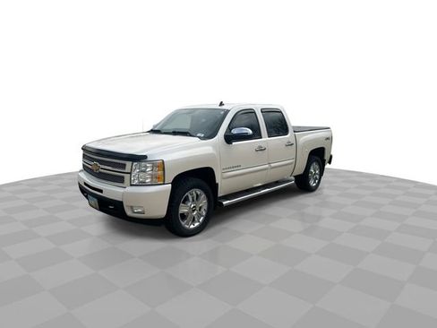 Used 2013 Chevrolet Silverado 1500 LTZ w/ LTZ White Diamond Edition image 5